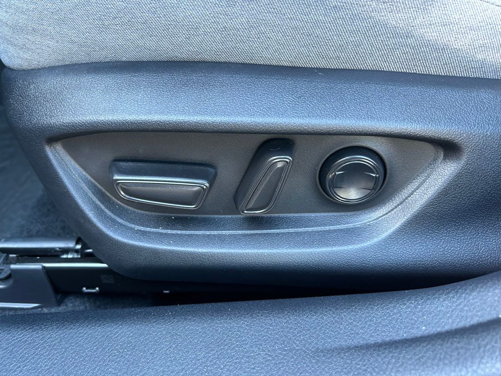 Thumbnail: 2025 Toyota Camry - 16