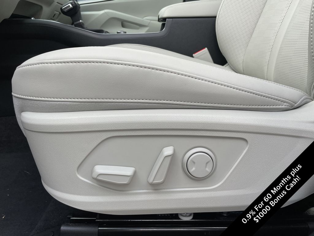 new 2025 Kia Sorento car, priced at $30,779