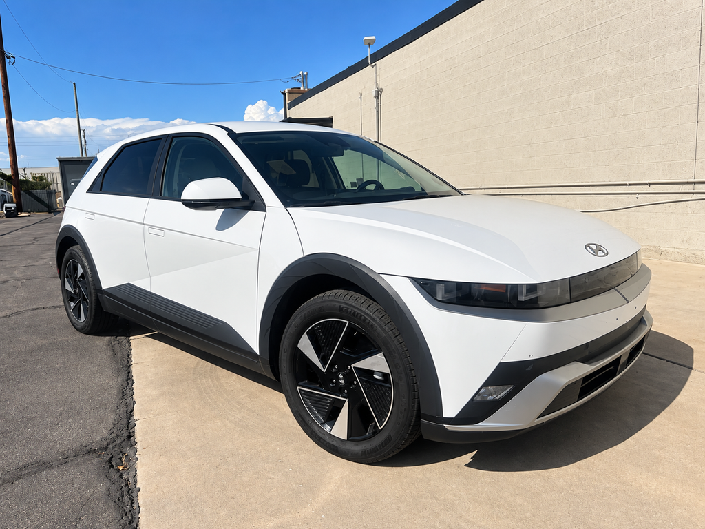 Atlas White 2025 Hyundai Ioniq 5 SUV / Crossover Rear-Wheel Drive 1-Speed Automatic