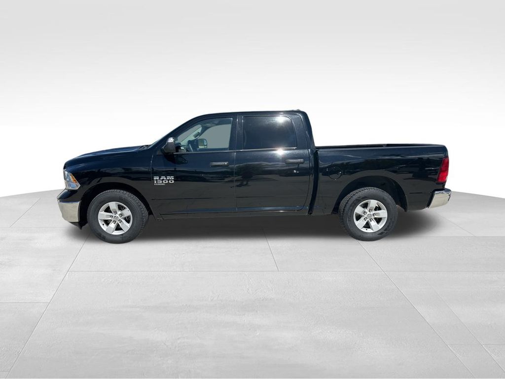 2023 Diamond Black Crystal Pearlcoat Ram 1500 Classic SLT RWD Truck