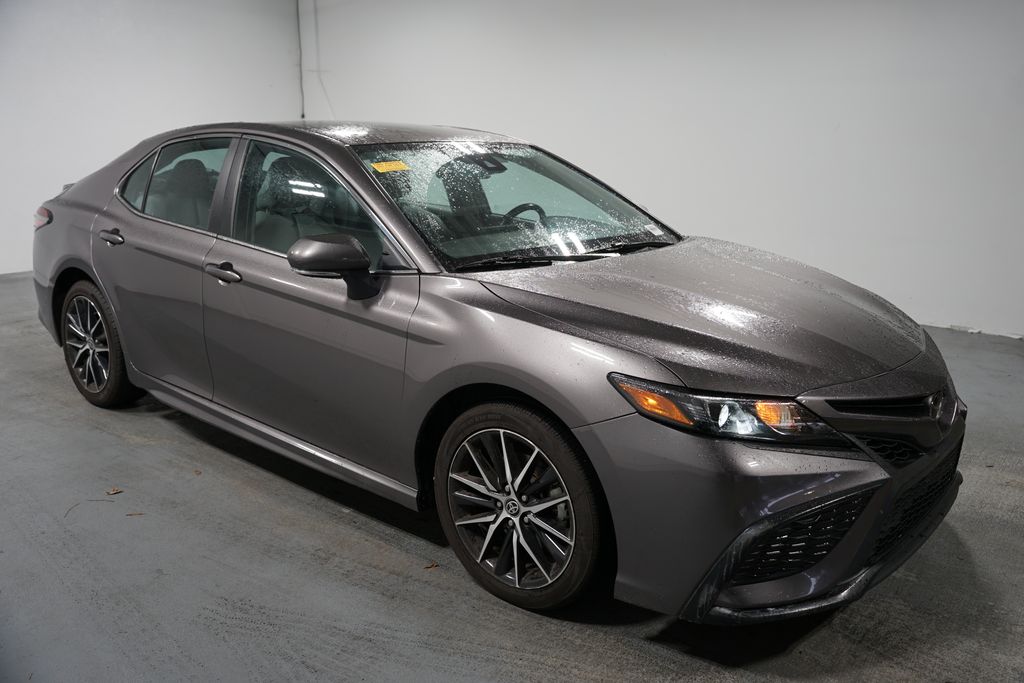 2022 Toyota Camry SE 3