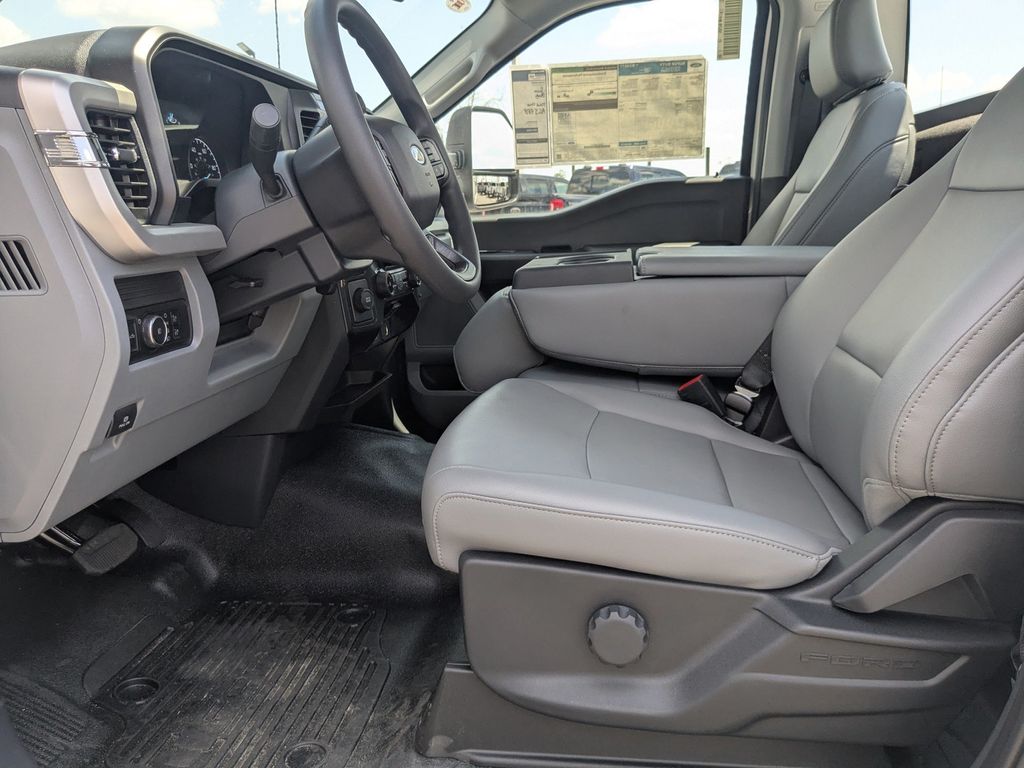 2025 Ford F-250 Super Duty XL