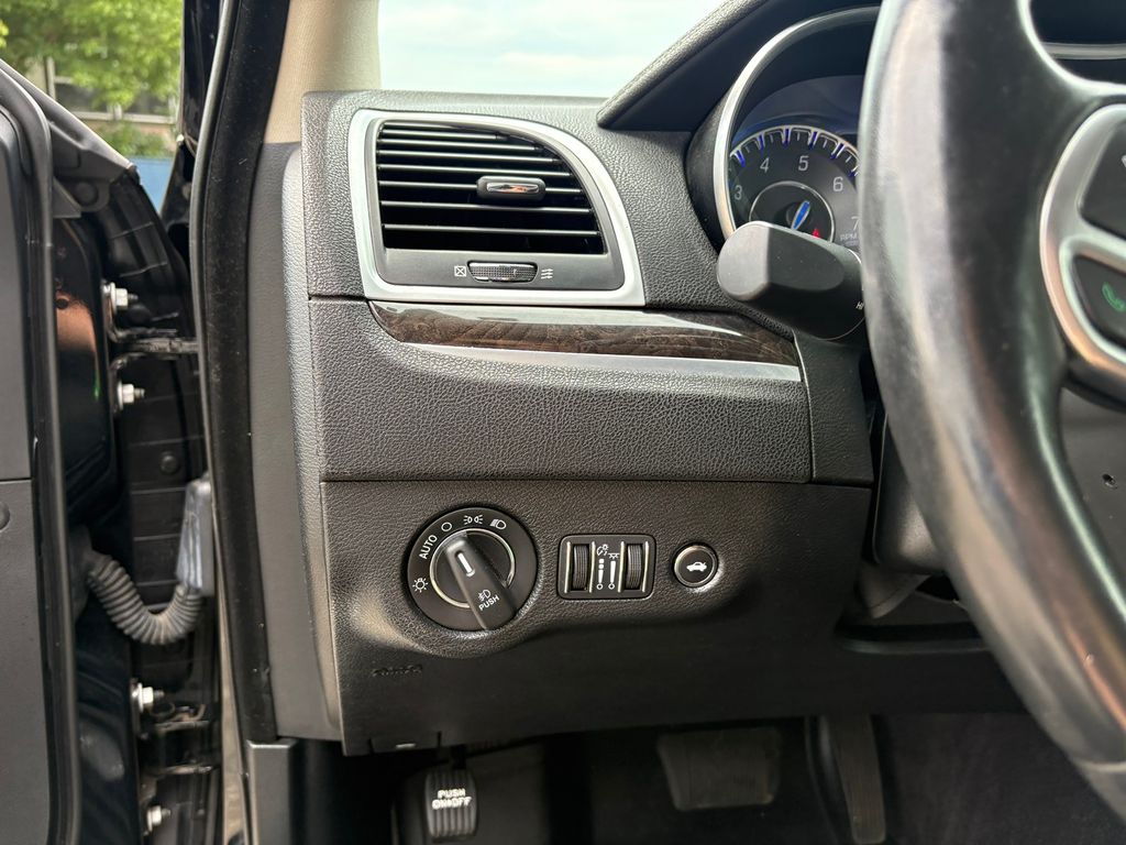 2017 Chrysler 300 C
