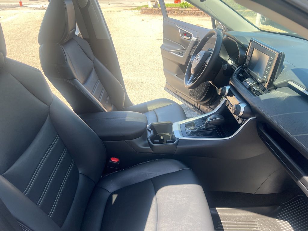2022 Toyota RAV4 XLE Premium photo
