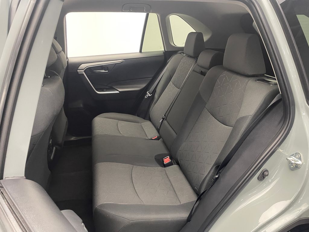2022 Toyota RAV4 XLE 17