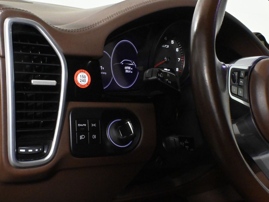 Thumbnail: 2022 Porsche Cayenne - 30