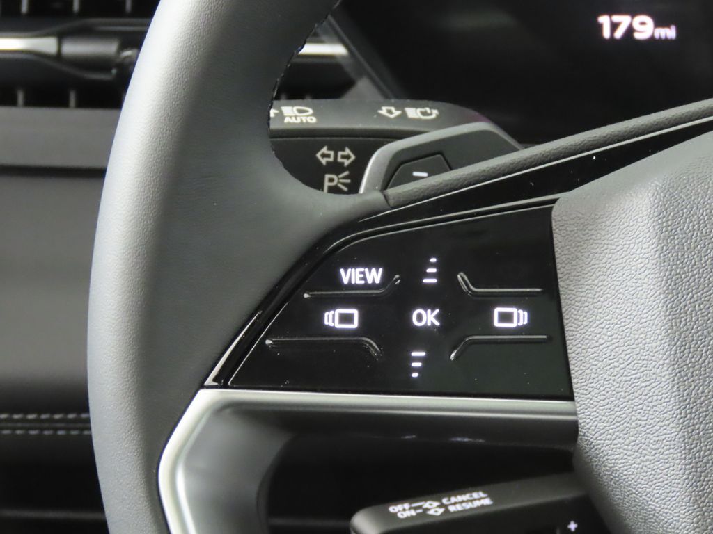 Thumbnail: 2025 Audi Q6 e-tron - 16
