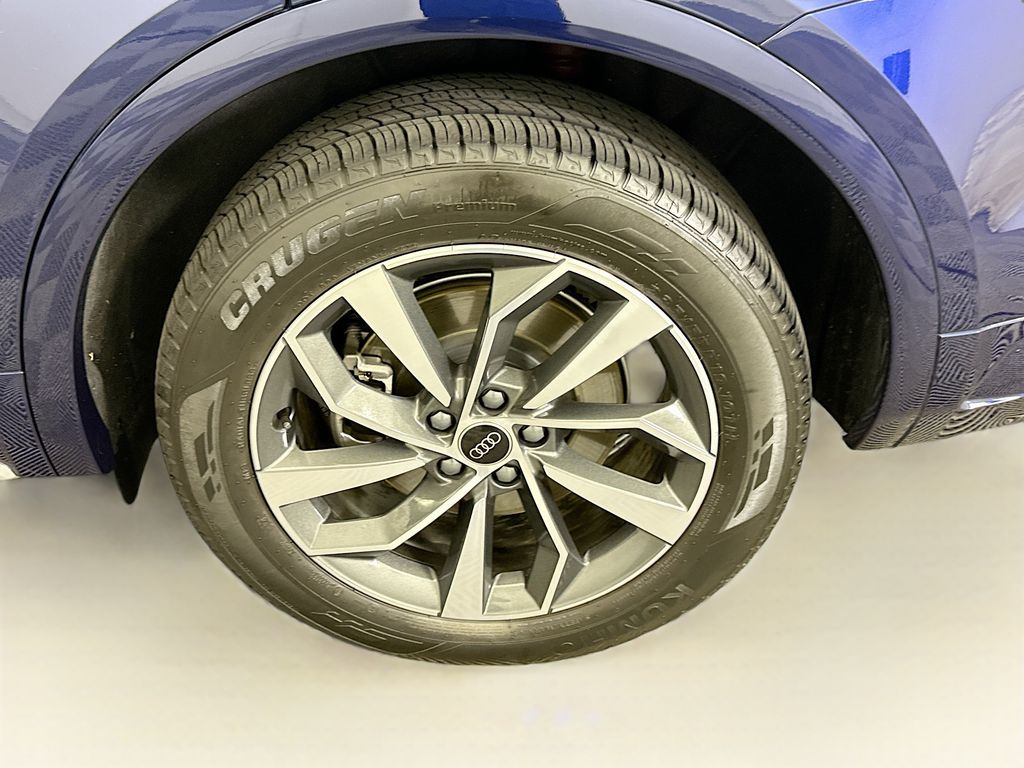 Thumbnail: 2025 Audi Q5 - 30