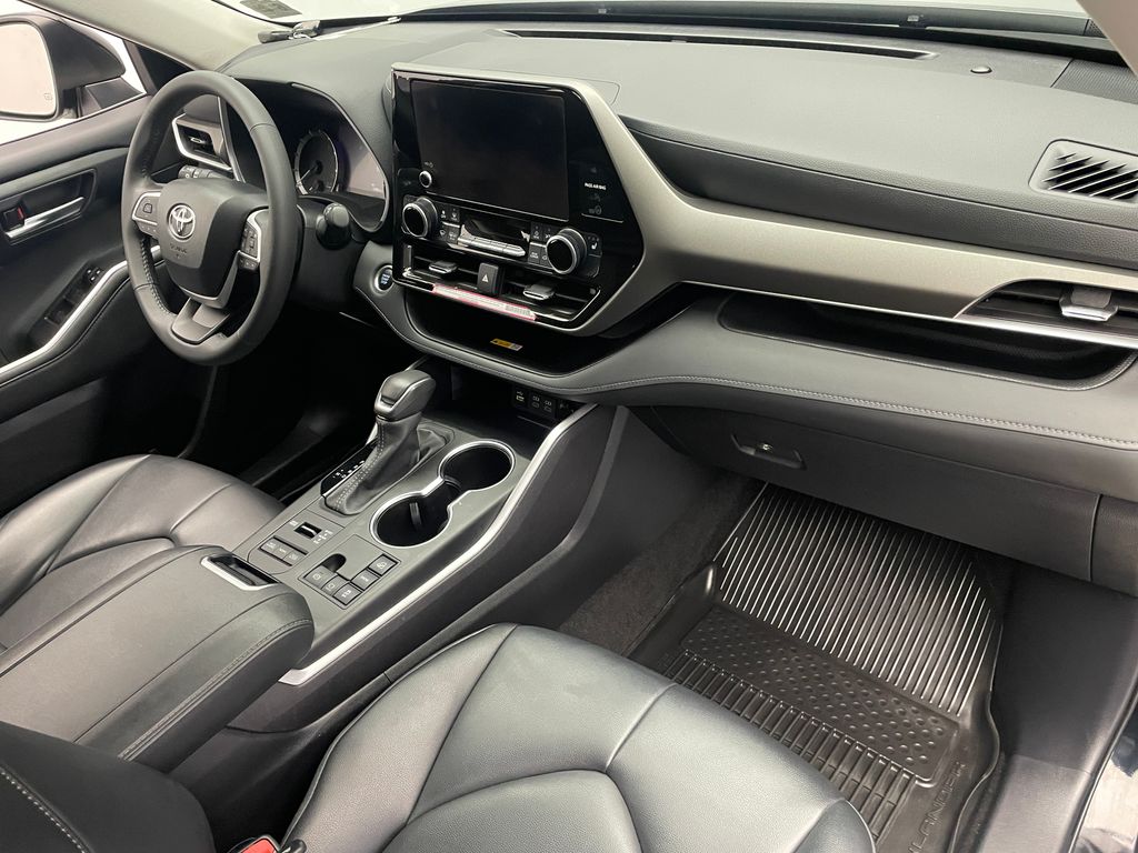 Thumbnail: 2024 Toyota Highlander - 16