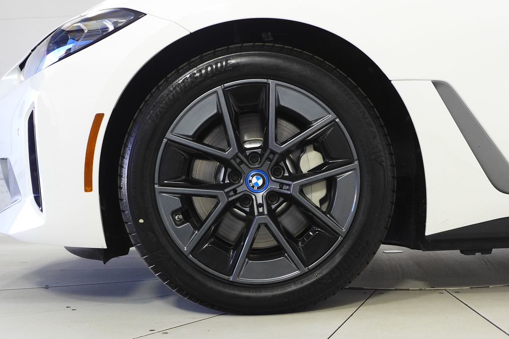 Thumbnail: 2023 BMW i4 - 5