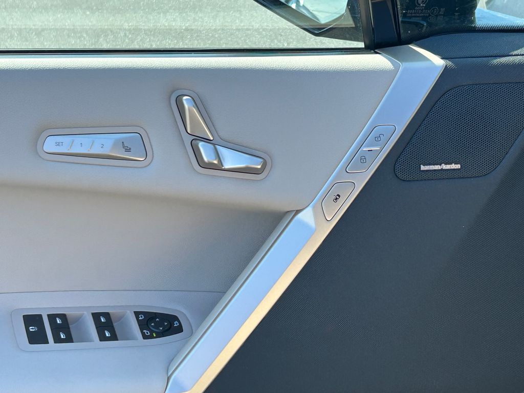 2025 BMW iX xDrive50 12