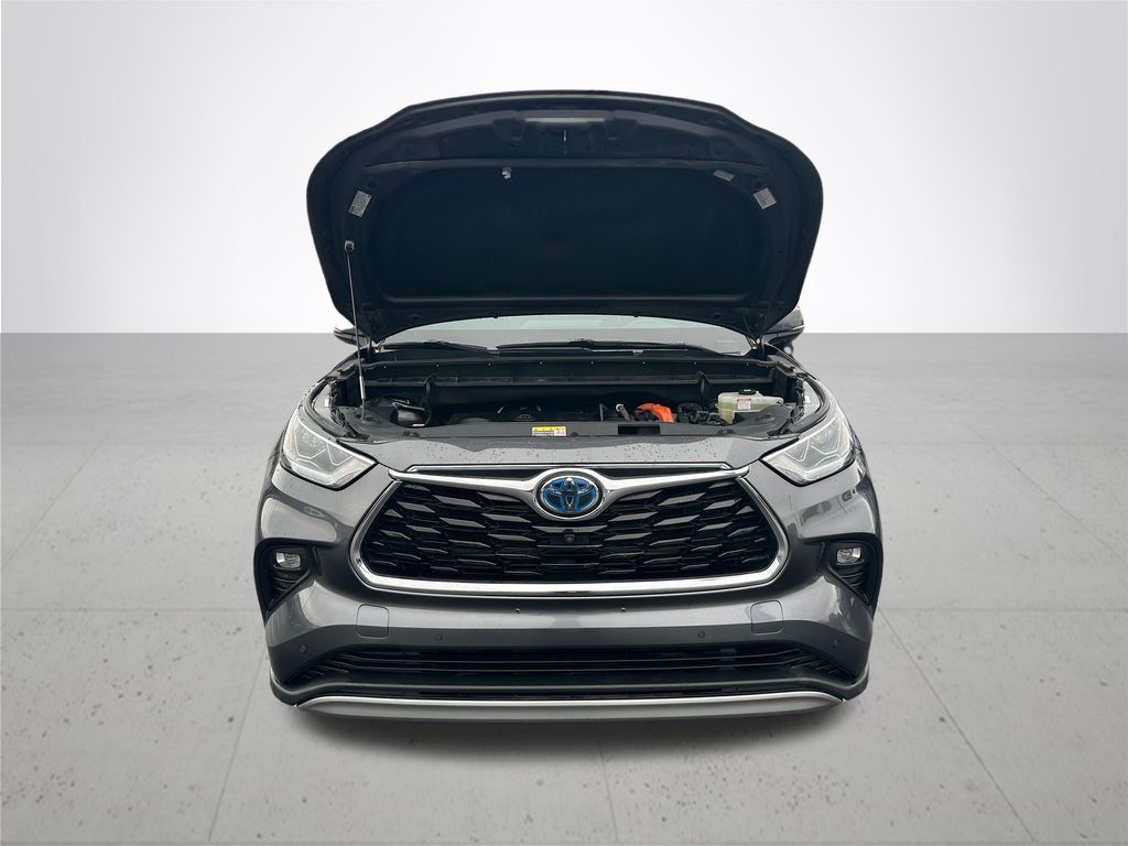 2022 Toyota Highlander Hybrid Platinum