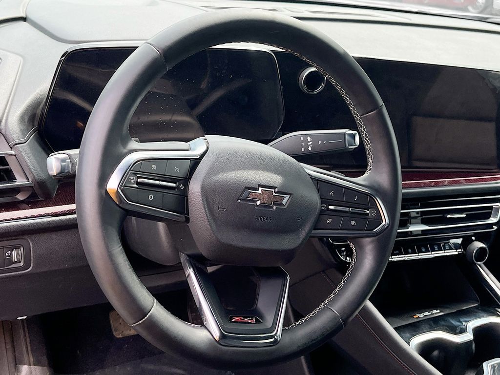 Used 2025 Gray Chevrolet Z71 image 11