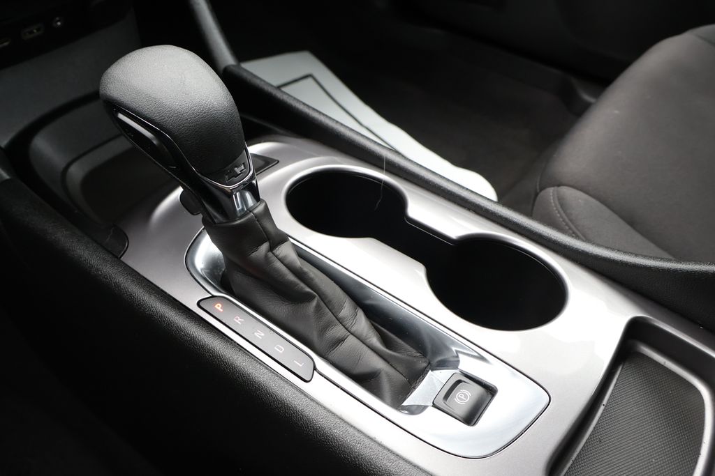 2023 Chevrolet Malibu LS 25