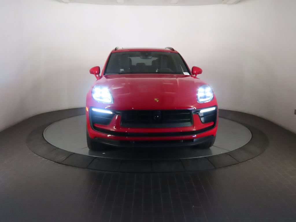 Thumbnail: 2026 Porsche Macan - 10