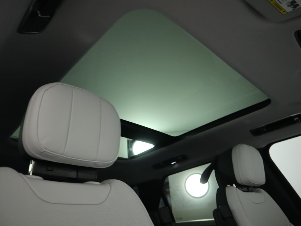 Thumbnail: 2025 Land Rover Range Rover Sport - 19