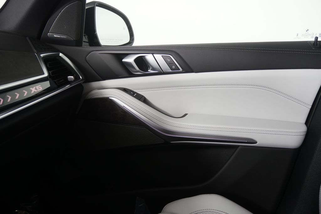 Thumbnail: 2026 BMW X5 - 24