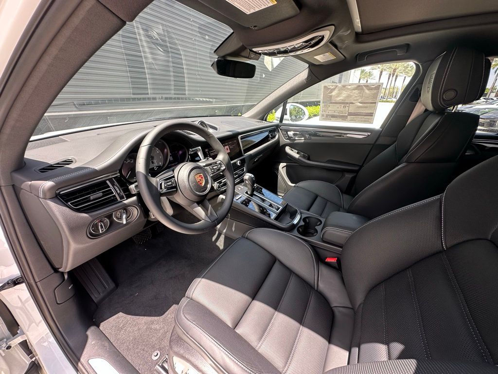 Thumbnail: 2025 Porsche Macan - 4