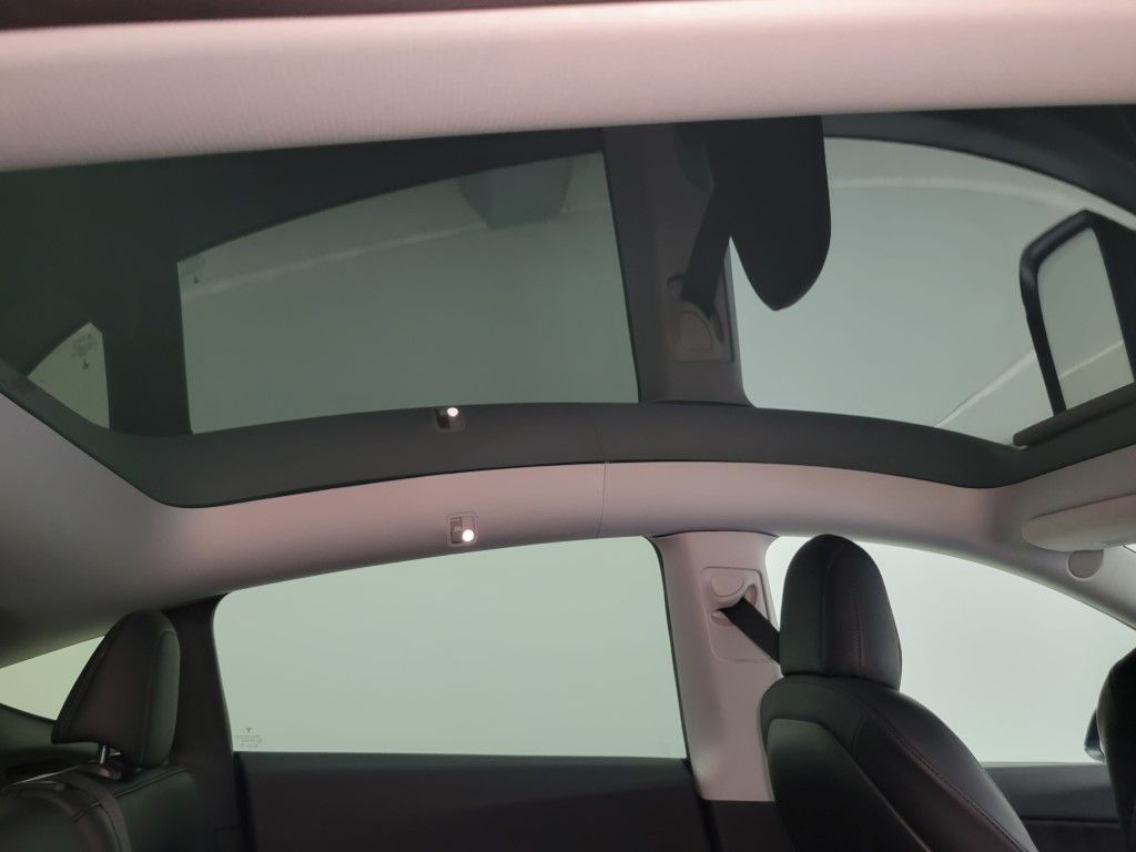 Thumbnail: 2022 Tesla Model Y - 16