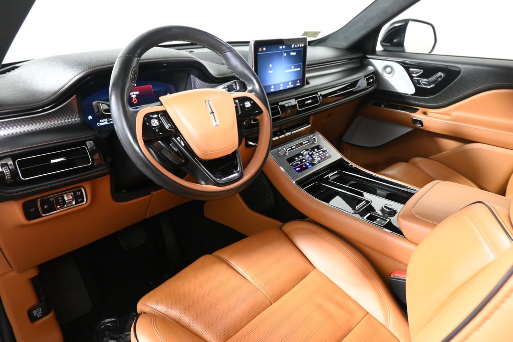 Thumbnail: 2023 Lincoln Aviator - 15