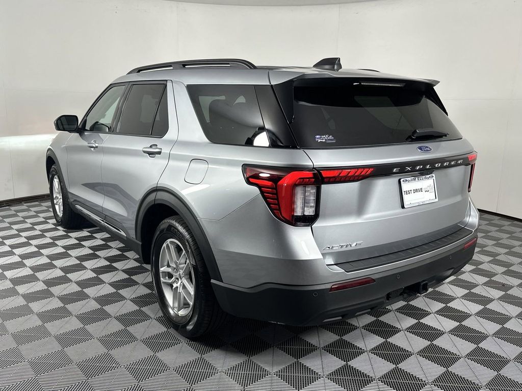 2025 Ford Explorer Active 5