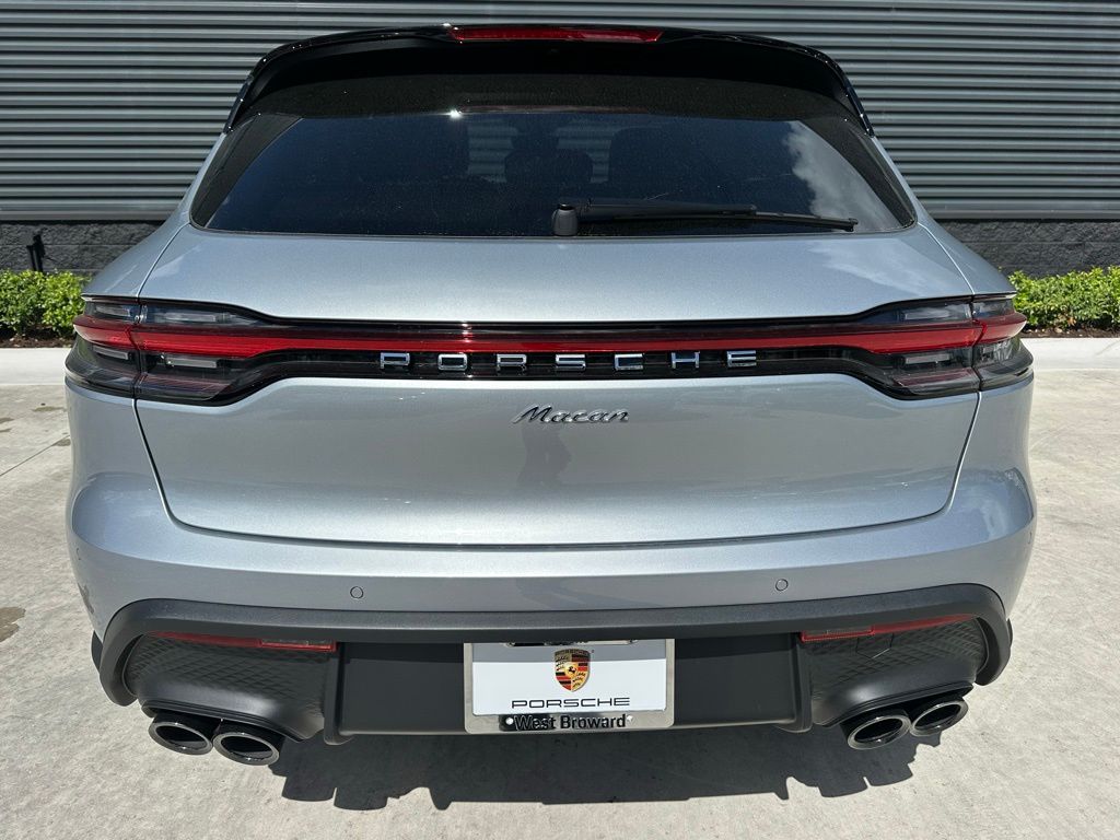 2025 Porsche Macan  12