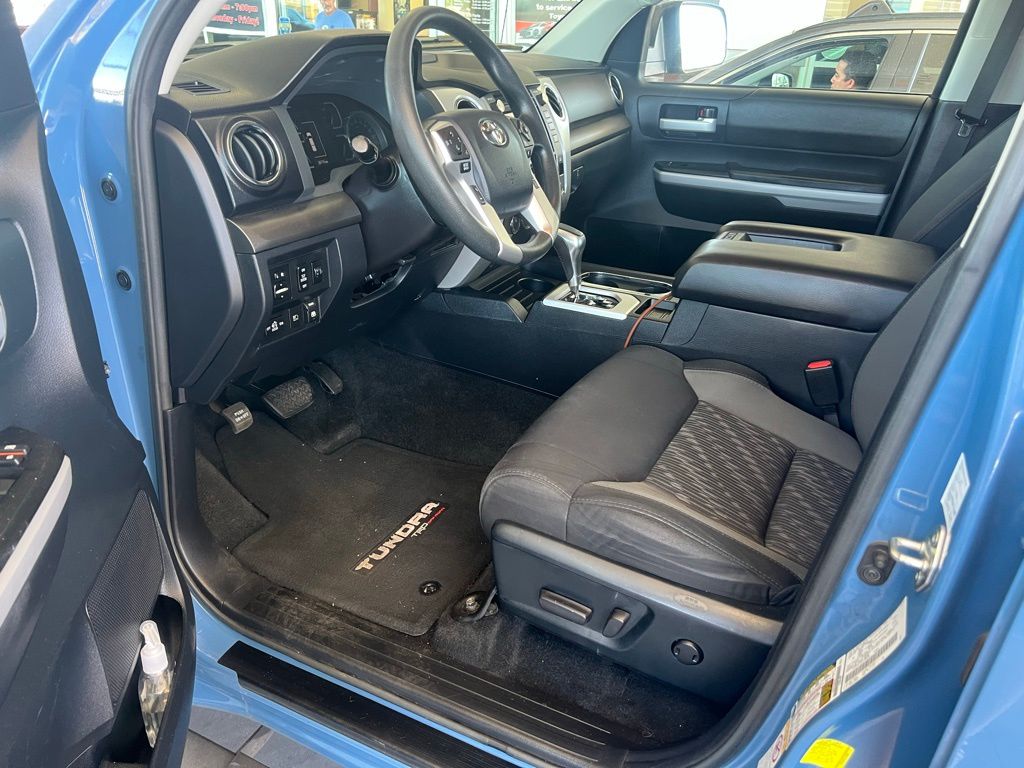 Thumbnail: 2018 Toyota Tundra - 9