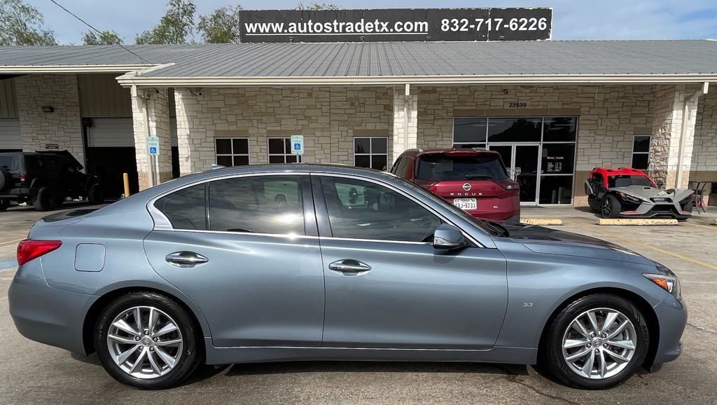 2015 INFINITI Q50 Premium Blue at Autostrade