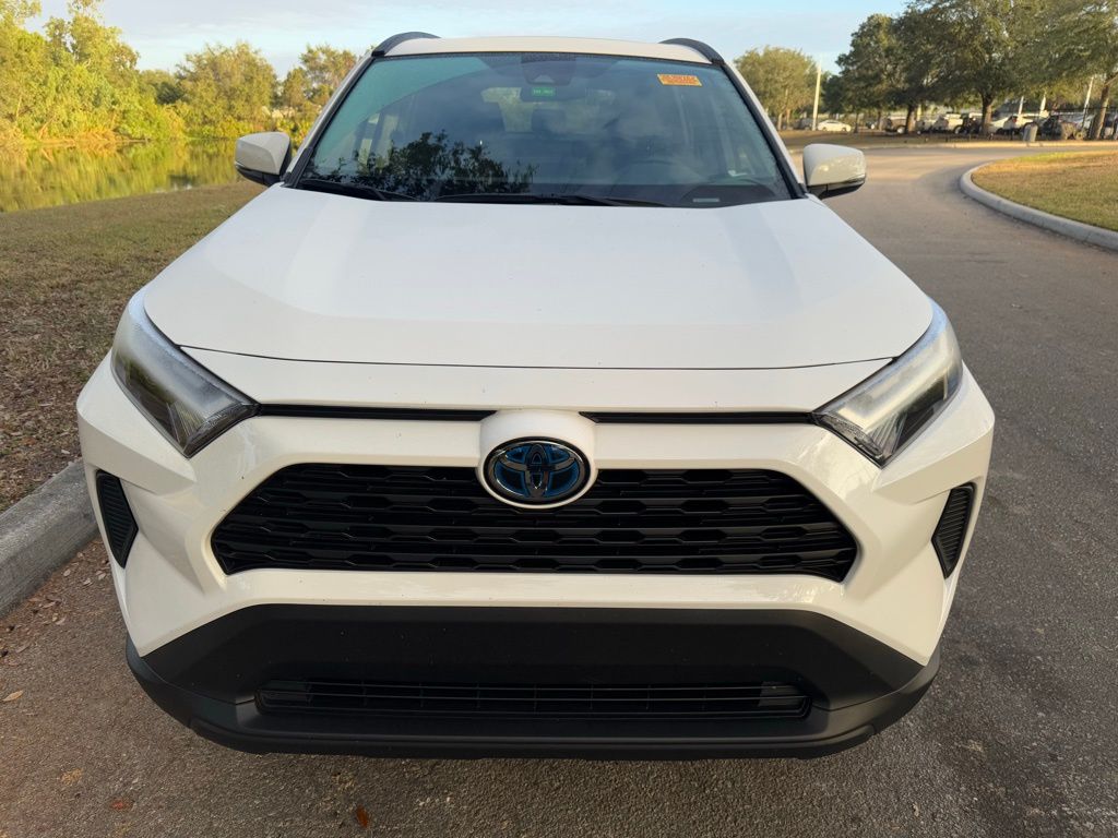 2023 Toyota RAV4 XLE 8