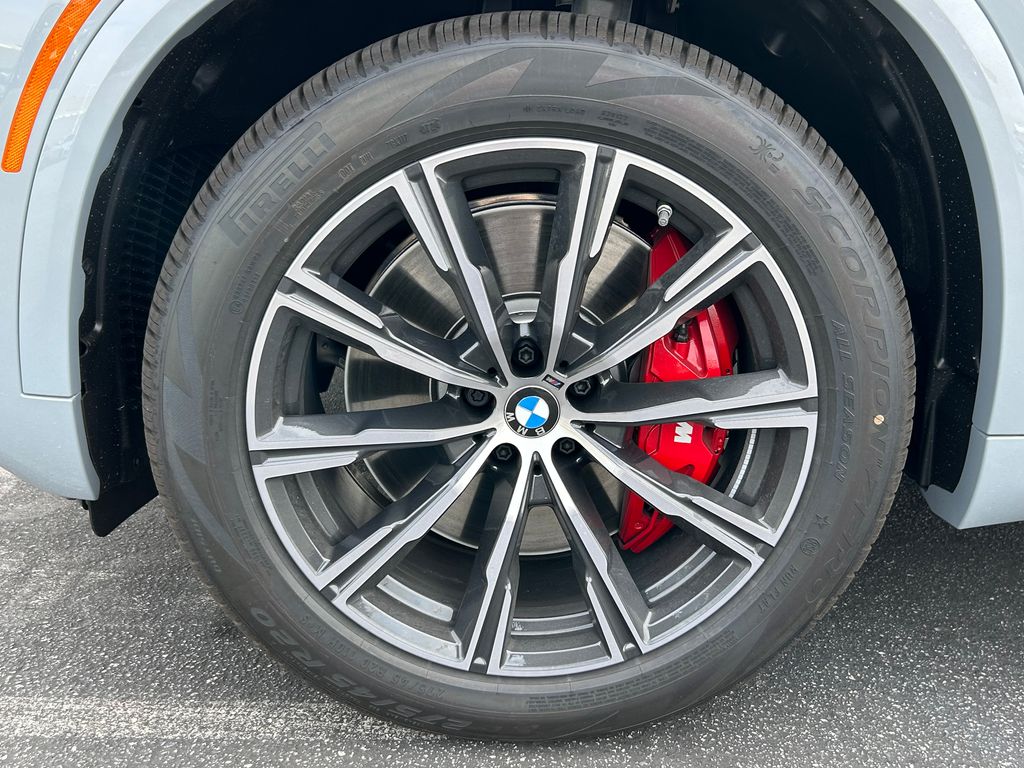 2025 BMW X5 M60i 9