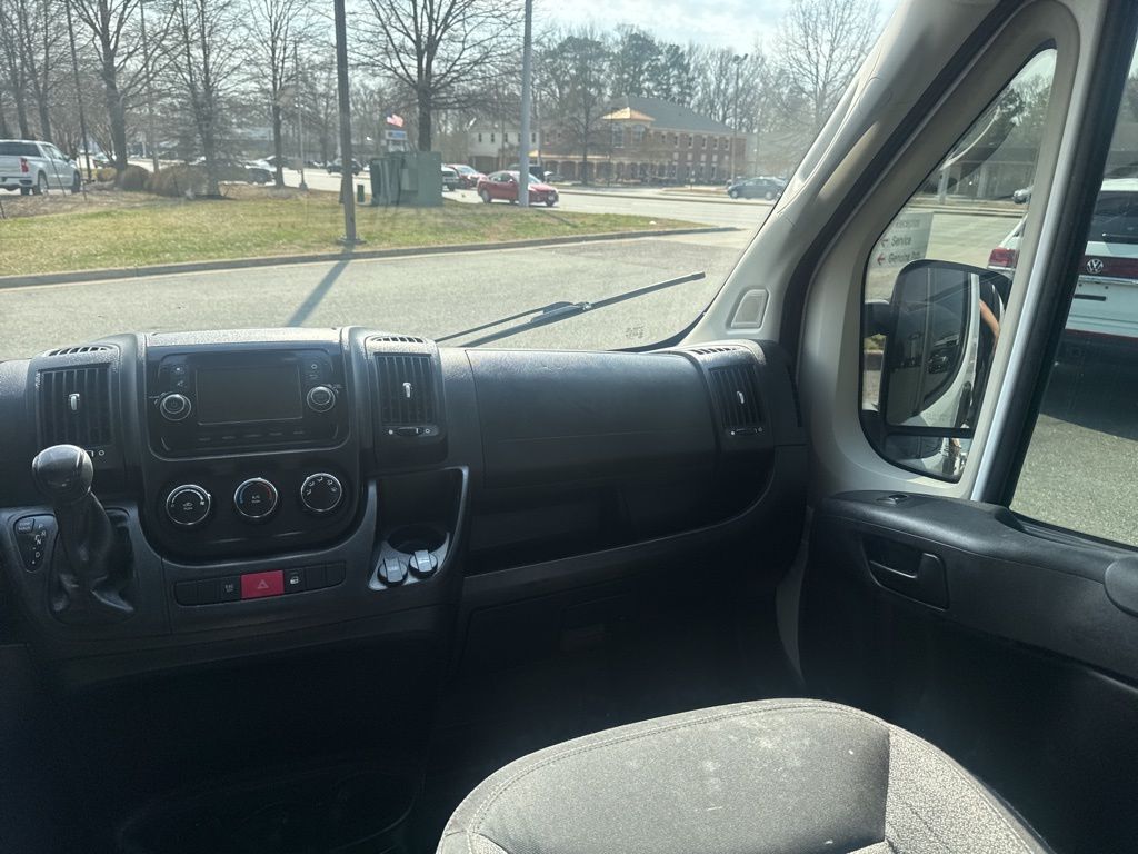 Used 2019 White Ram Base image 13