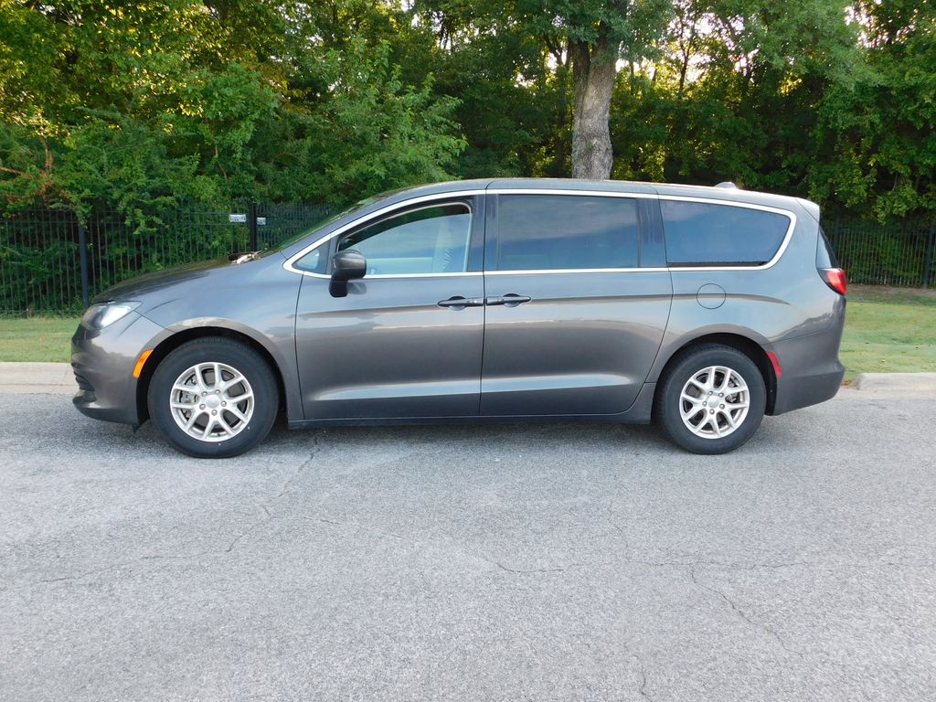 Thumbnail: 2017 Chrysler Pacifica - 2