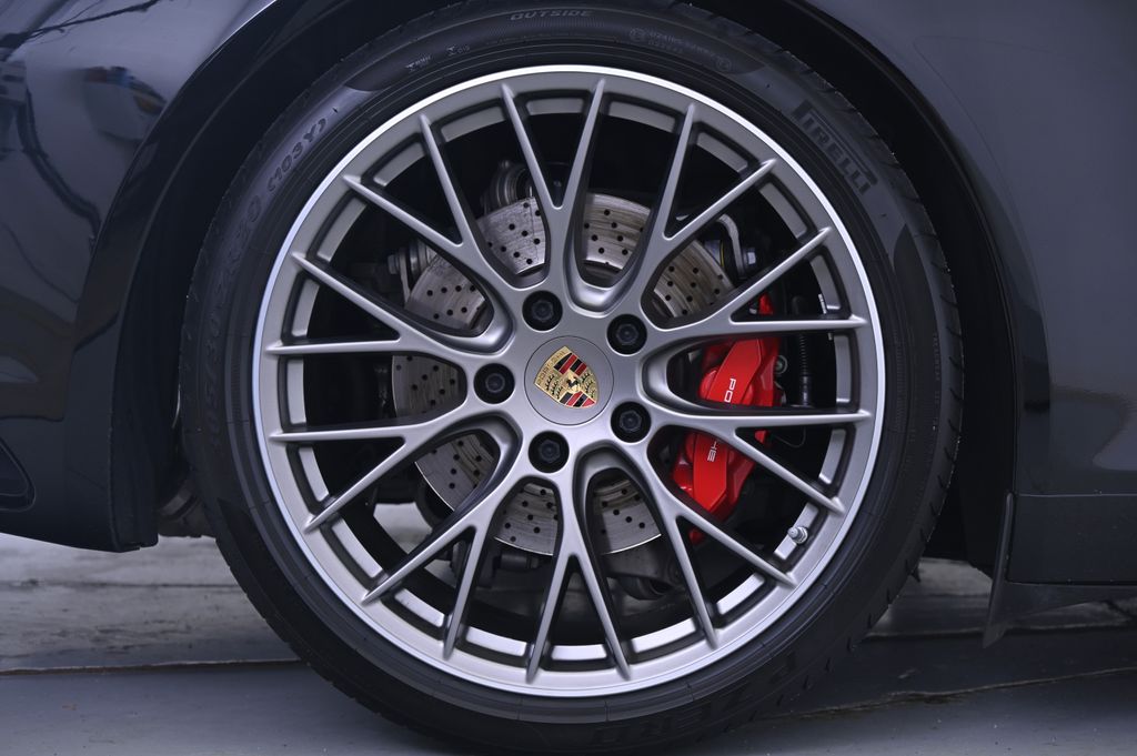 Thumbnail: 2017 Porsche 911 - 13