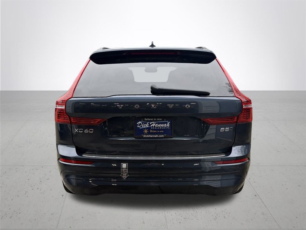 2022 Volvo XC60 B5 Momentum