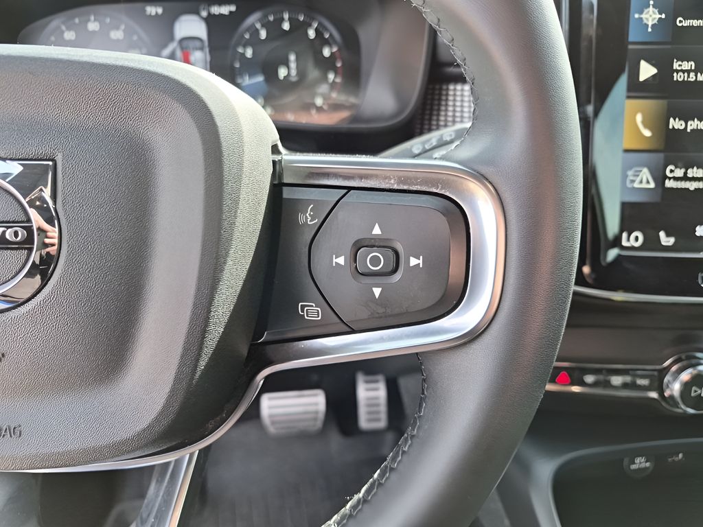 Used Car 2022 Volvo Xc40  R-design For Sale Under $25,000 In Austin, Texas