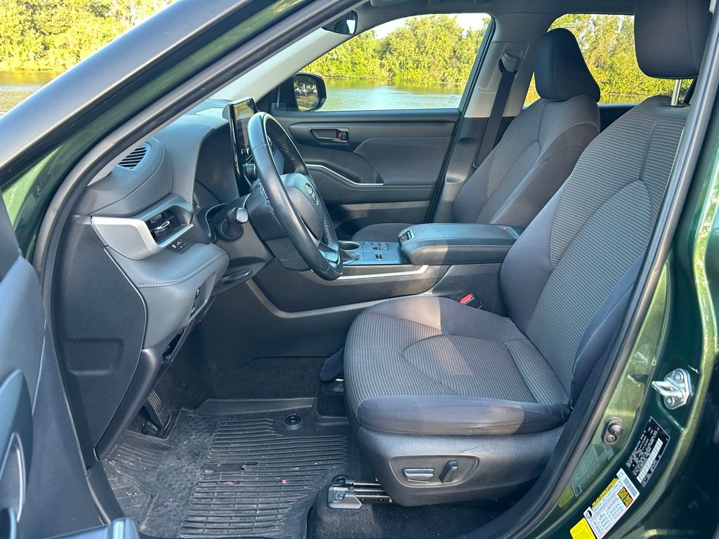 Thumbnail: 2023 Toyota Highlander - 13