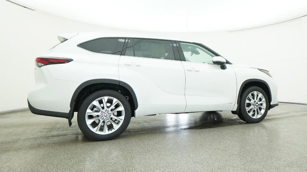 Thumbnail: 2025 Toyota Highlander - 11
