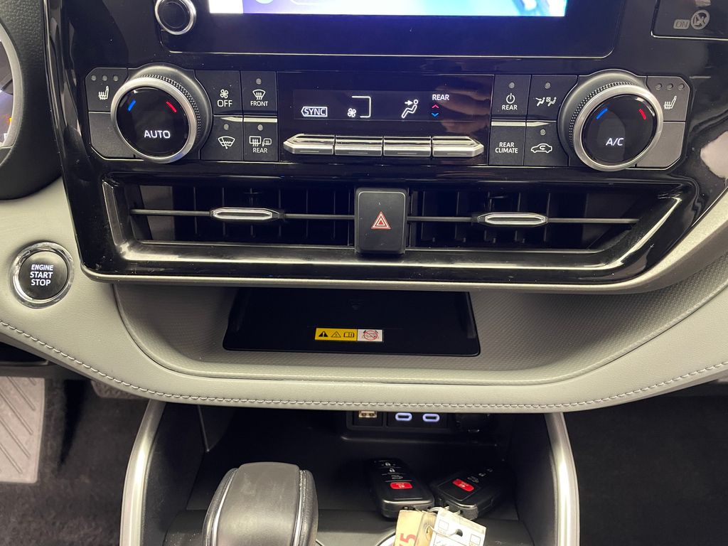 2023 Toyota Highlander XLE 27