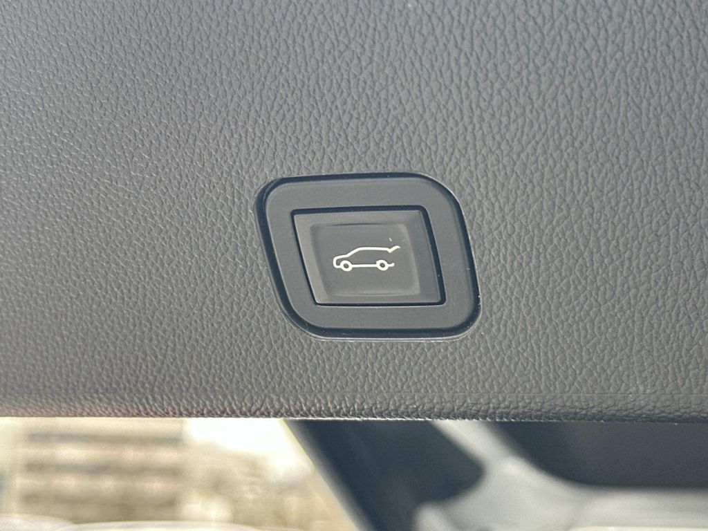 Thumbnail: 2010 Cadillac SRX - 25