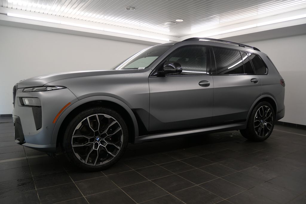 2025 BMW X7 M60i 2