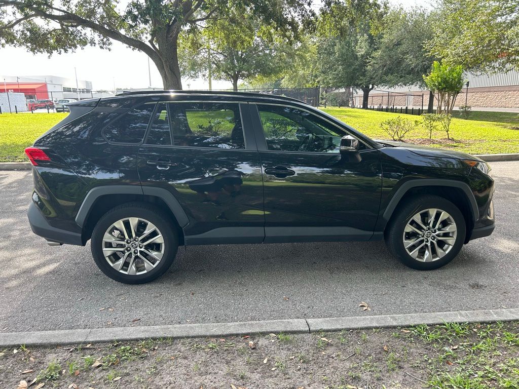 2021 Toyota RAV4 XLE Premium 6