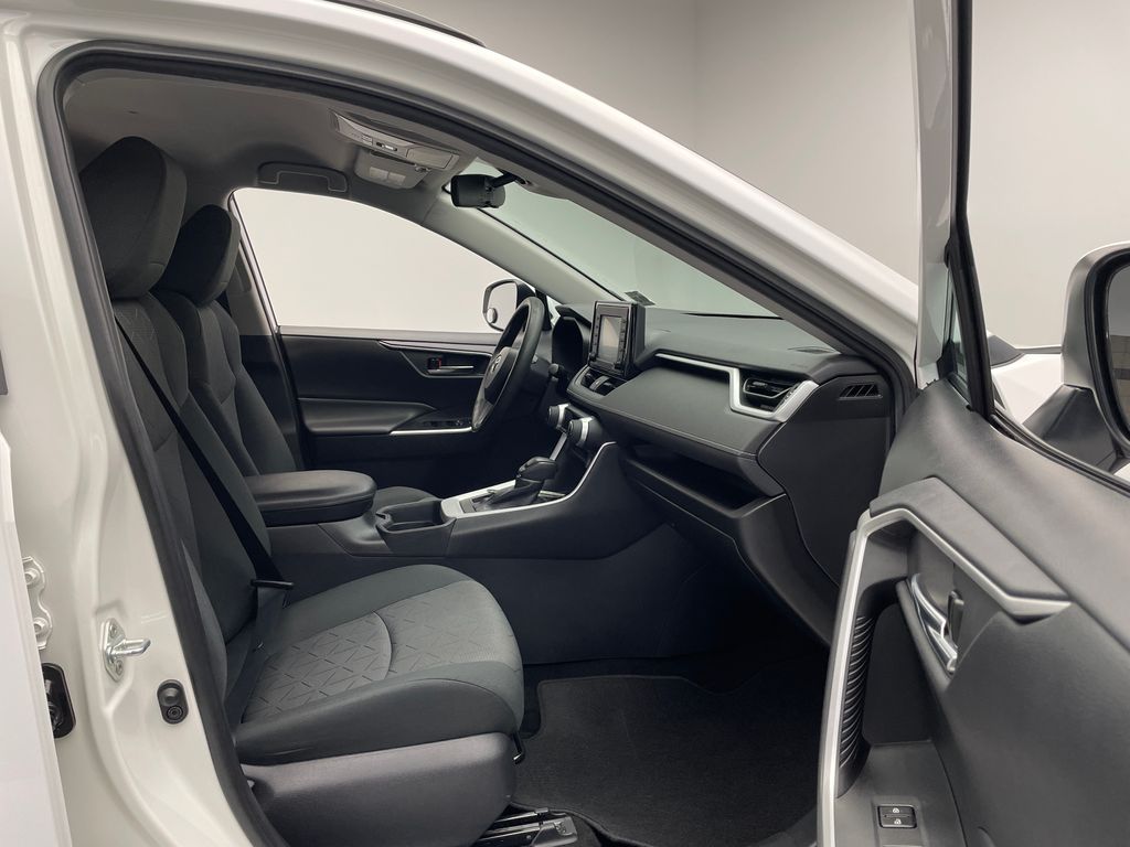 2020 Toyota RAV4 XLE 17