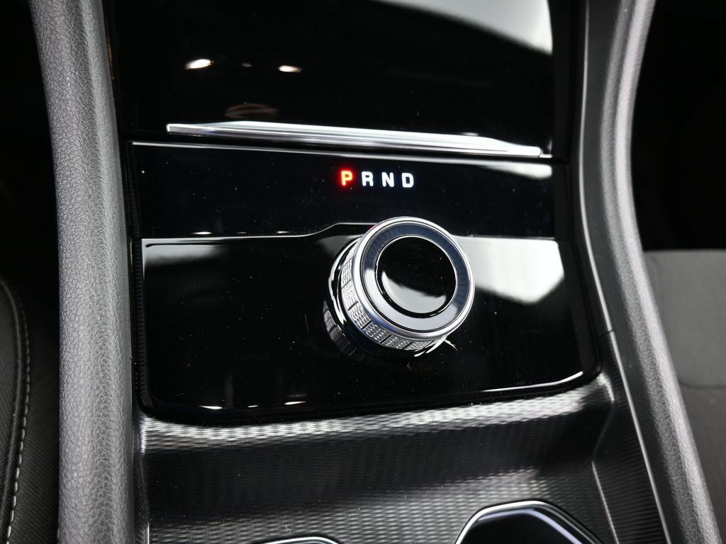 Used 2025 Diamond Black Crystal Pearlcoat Jeep Laredo image 27