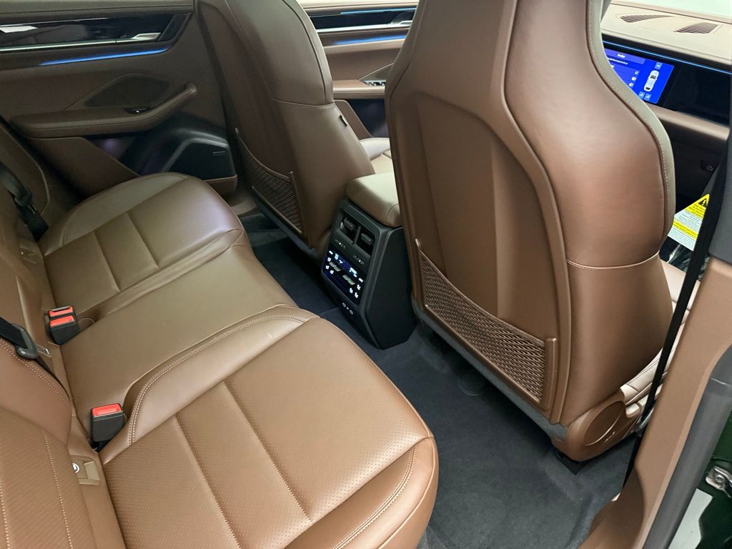 Thumbnail: 2026 Porsche Macan - 28