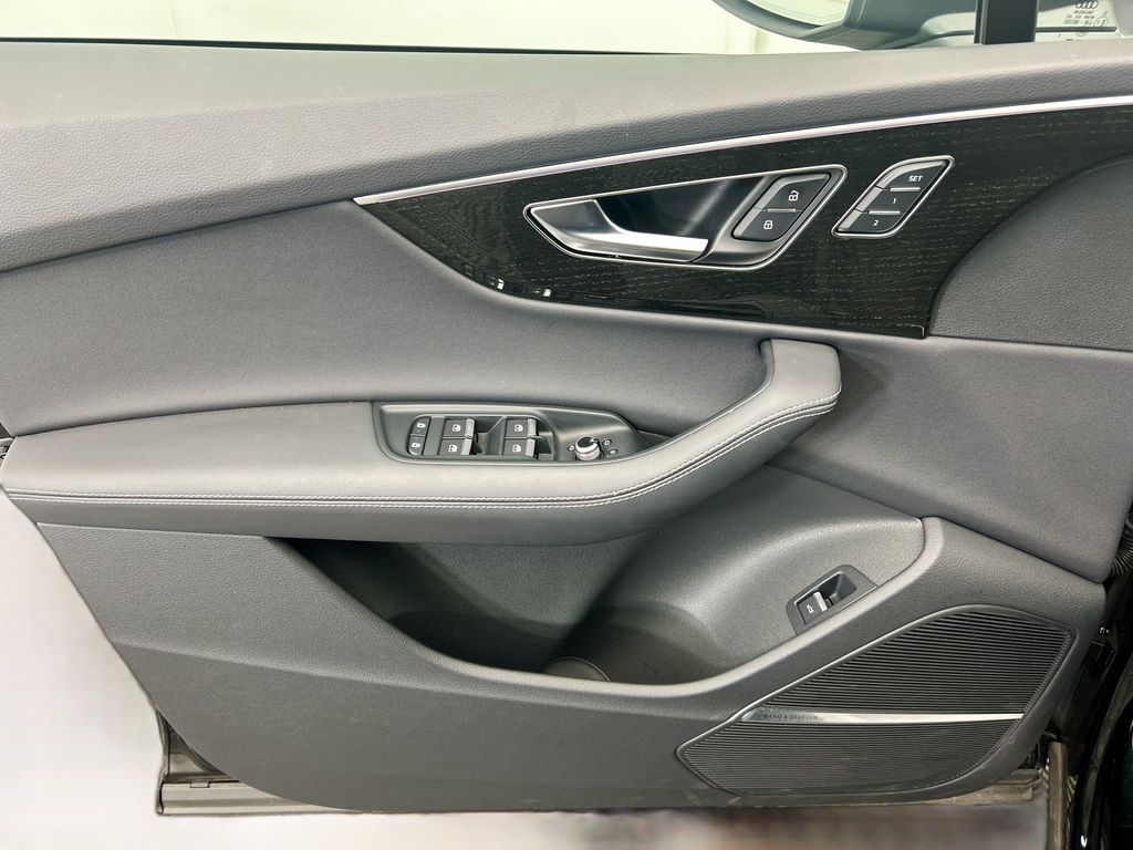 Thumbnail: 2025 Audi Q7 - 23