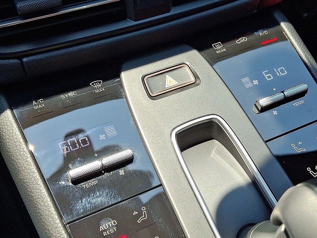 Thumbnail: 2025 Porsche Macan - 18