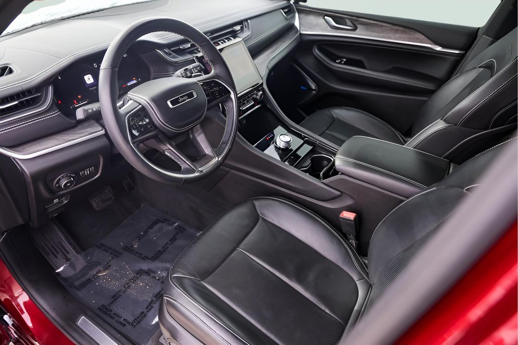 Used Car 2022 Jeep Grand Cherokee  Overland For Sale Under $35,000 In Austin, Texas