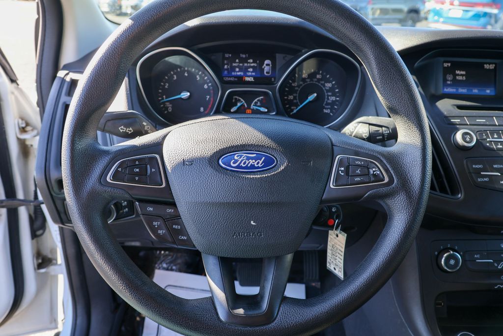 2015 Ford Focus SE 17