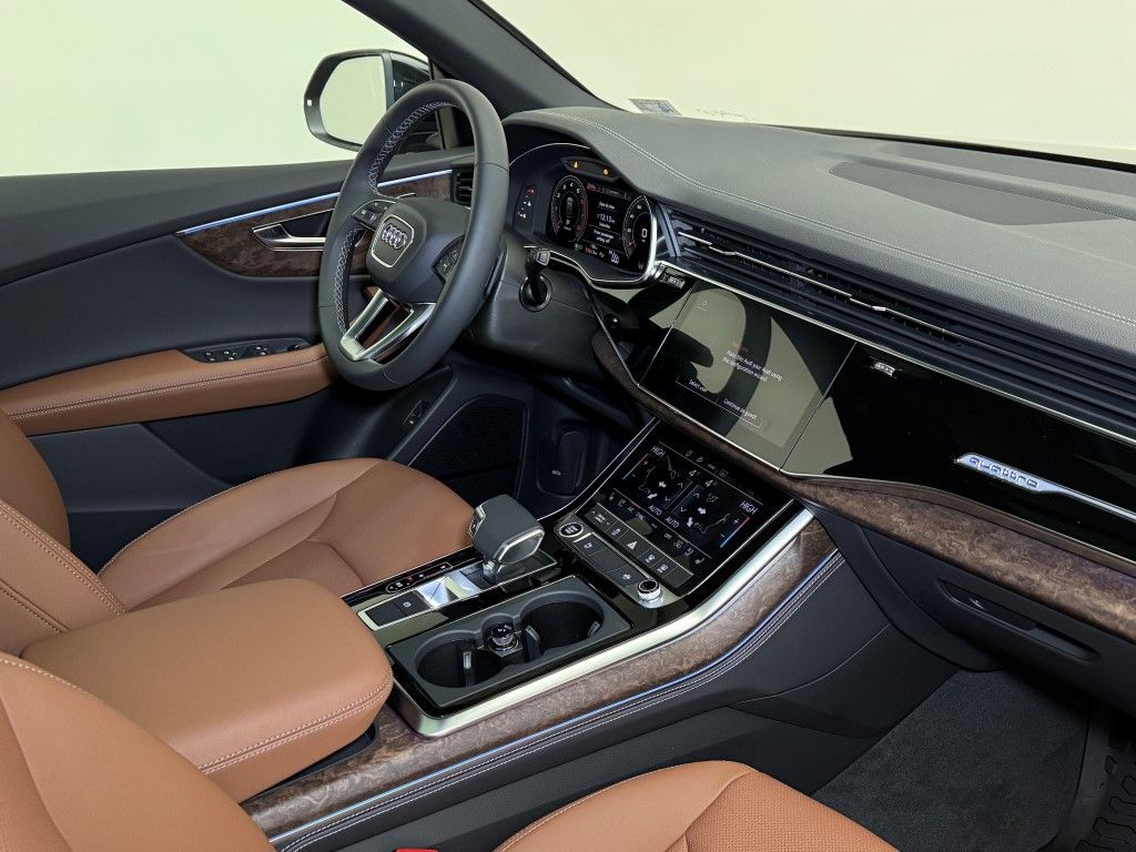 Thumbnail: 2025 Audi Q8 - 17