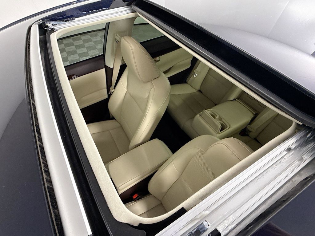 Thumbnail: 2018 Lexus ES - 22